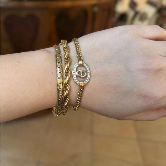 Givenchy Gold Chain Bracelet - Picture 5 of 6